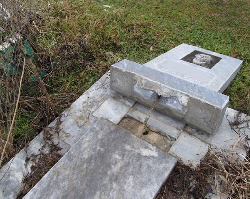 Школьники разгромили 64 памятника на ирбитском кладбище